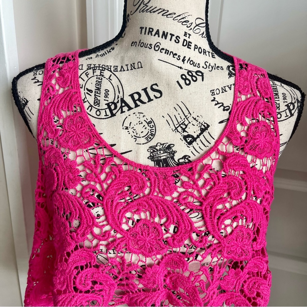 Demanding Sleeveless Crochet Crop Top Pink Sz M - Picture 4 of 15